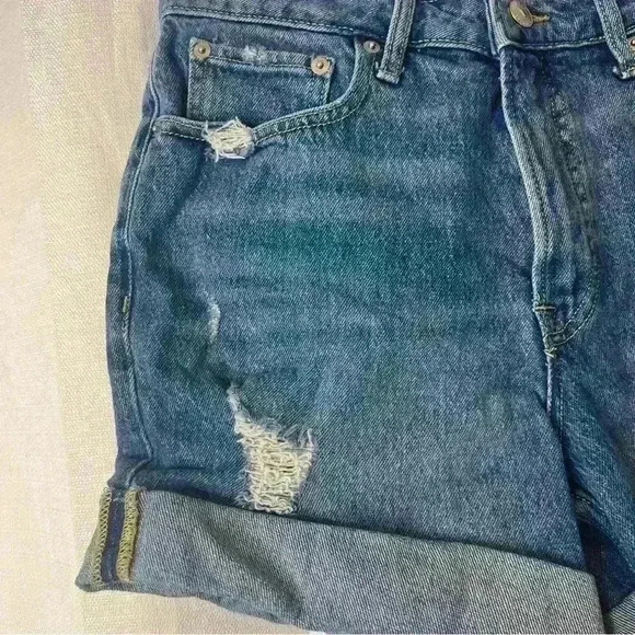 FREE ASSEMBLY WOMENs ROLLED CUFF JEAN SHORT SIZE 10 - Picture 2 of 4